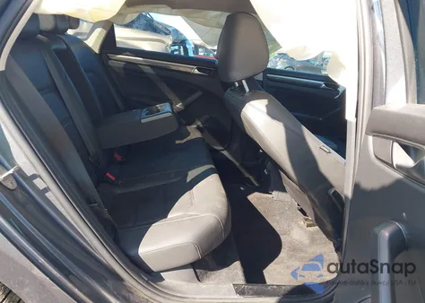 2018 Volkswagen Passat 2.0T Se z USA, uszkodzony, nr VIN 1VWBA7A36JC030995